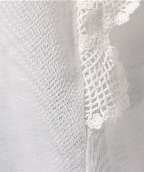 earth music&ecology(アースミュージックアンドエコロジー)の「【2016Summer】ショルダーレースプルオーバー(Tシャツ/カットソー・レディース・ホワイト/ブラック/カーキ/イエロー・FREE)」の7枚目の写真