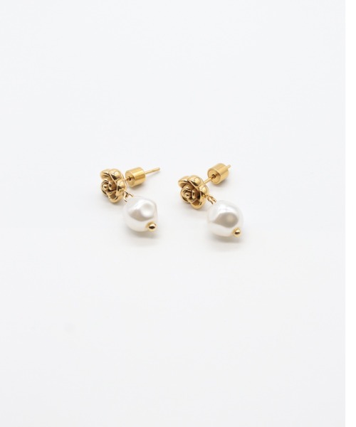 Bilan(ビラン)の「【BILAN】(金属アレルギー軽減)Rose Drop Pearl Pierce/ローズドロップパールピアス(ピアス(両耳用)・レディース・ゴールド・FREE)」の1枚目の写真