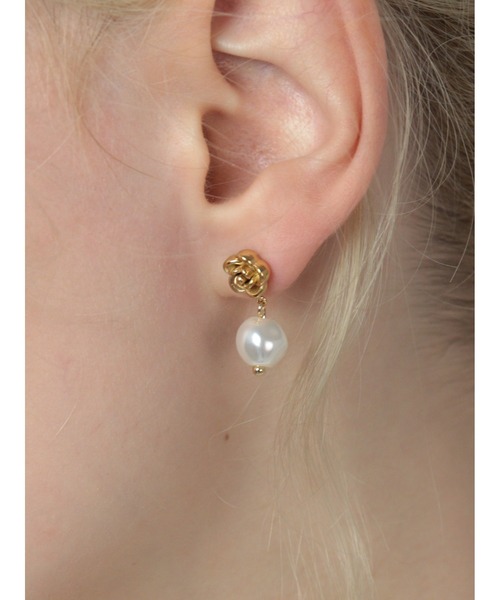 Bilan(ビラン)の「【BILAN】(金属アレルギー軽減)Rose Drop Pearl Pierce/ローズドロップパールピアス(ピアス(両耳用)・レディース・ゴールド・FREE)」の2枚目の写真
