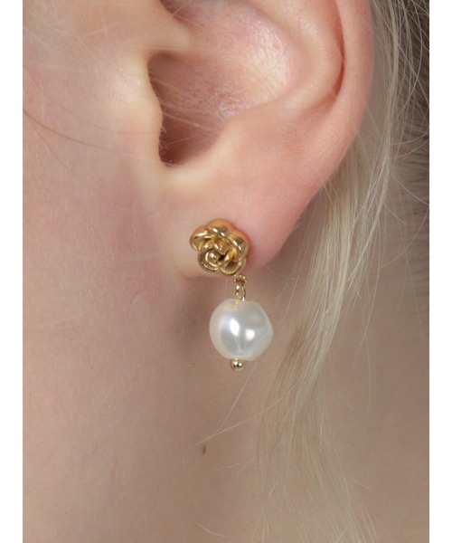Bilan(ビラン)の「【BILAN】(金属アレルギー軽減)Rose Drop Pearl Pierce/ローズドロップパールピアス(ピアス(両耳用)・レディース・ゴールド・FREE)」の4枚目の写真