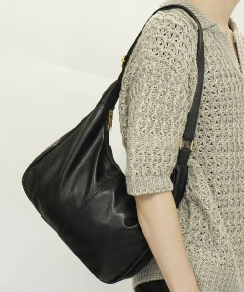 Chikashitsu +(チカシツプラス)の「【Chikashitsu +】vegan leather cross bag / 【チカシツプラス】ヴィンテージコーティングクロスショルダーバッグ(ショルダーバッグ・メンズ・ブラック・ONE SIZE)」の4枚目の写真