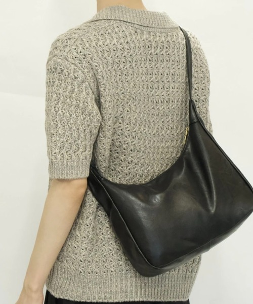 Chikashitsu +(チカシツプラス)の「【Chikashitsu +】vegan leather cross bag / 【チカシツプラス】ヴィンテージコーティングクロスショルダーバッグ(ショルダーバッグ・メンズ・ブラック・ONE SIZE)」の5枚目の写真