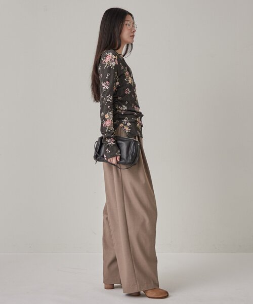 Omekashi(オメカシ)の「【一枚で着映えが叶う◎】フラワープリントヘンリーカットソー(Tシャツ/カットソー・レディース・ブラック/グレー/オフホワイト・FREE)」の22枚目の写真