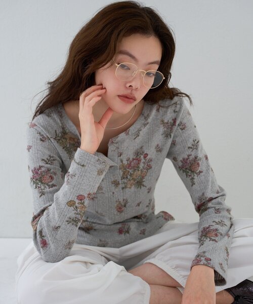Omekashi（オメカシ）の「【5色展開/花柄・レース】フラワープリント/起毛レースヘンリーカットソー（Tシャツ/カットソー・レディース・ブラック/グレー/オフホワイト/ホワイト系その他/ブラック系その他・FREE）」の8枚目の写真