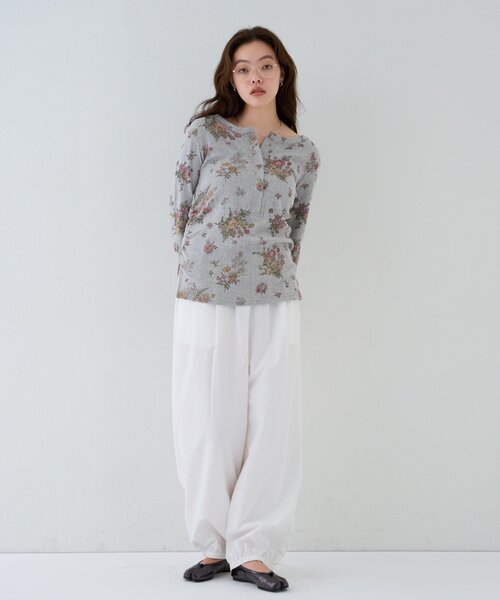 Omekashi（オメカシ）の「【5色展開/花柄・レース】フラワープリント/起毛レースヘンリーカットソー（Tシャツ/カットソー・レディース・ブラック/グレー/オフホワイト/ホワイト系その他/ブラック系その他・FREE）」の11枚目の写真