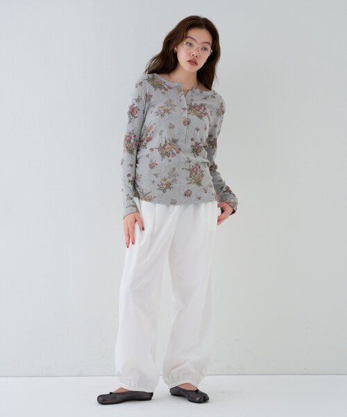 Omekashi（オメカシ）の「【5色展開/花柄・レース】フラワープリント/起毛レースヘンリーカットソー（Tシャツ/カットソー・レディース・ブラック/グレー/オフホワイト/ホワイト系その他/ブラック系その他・FREE）」の12枚目の写真