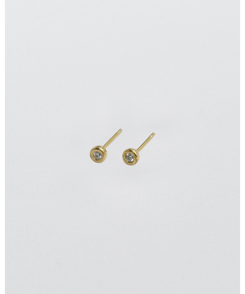 ANOTHERLAYER(アナザーレイヤー)の「3mm Bezel Stud - Gold (silver925)(ピアス(両耳用)・レディース・ゴールド・FREE)」の1枚目の写真