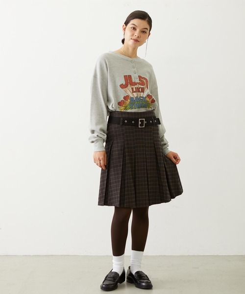 MILKFED.(ミルクフェド)の「BELTED PLEATED SKIRT(スカート・レディース・グレー/ブラック/マルチ・S/M)」の13枚目の写真