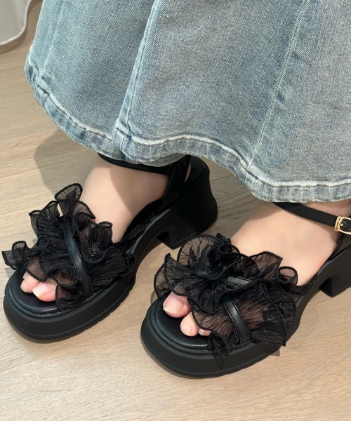 apres jour（アプレジュール）の「シアーフリルサンダル（パンプス・レディース・アイボリー/ブラック・LARGE/SMALL/MEDIUM）」の2枚目の写真