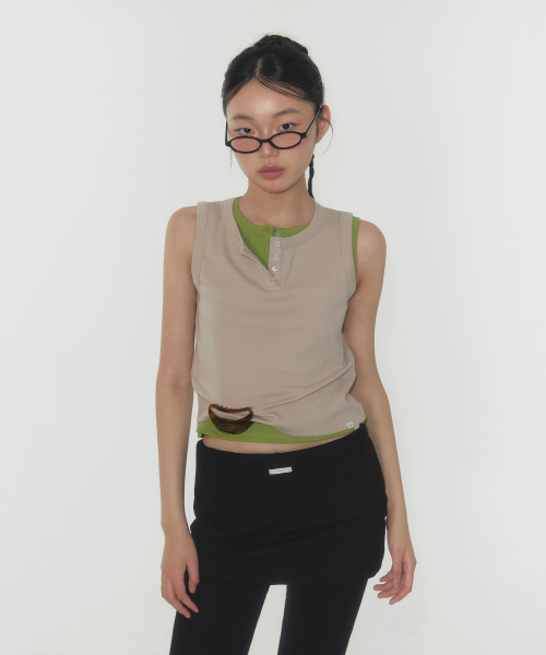 TWEE(トゥウィー)の「エリンベーシックヘンリーネックスリーブレス(Tシャツ/カットソー・レディース・アイボリー/オリーブ/Beige・FREE)」の10枚目の写真