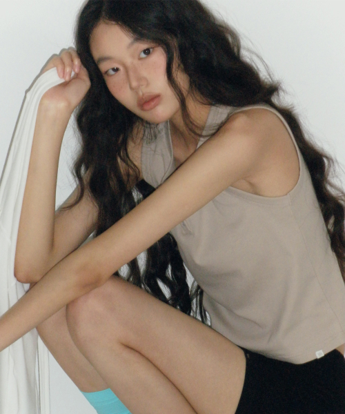 TWEE(トゥウィー)の「エリンベーシックヘンリーネックスリーブレス(Tシャツ/カットソー・レディース・アイボリー/オリーブ/Beige・FREE)」の17枚目の写真