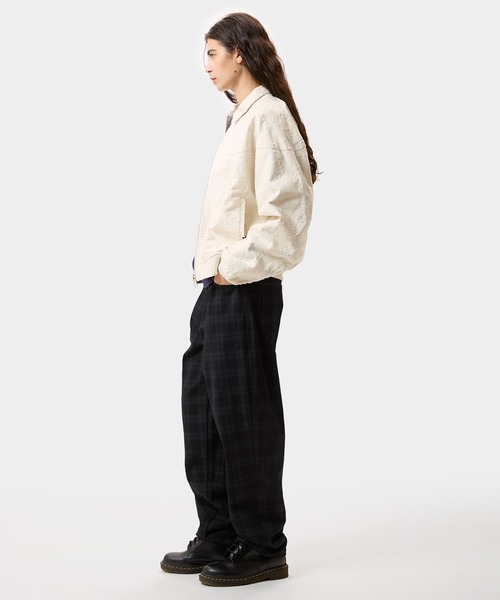 HUF(ハフ)の「89 OVAL BOMBER JACKET(ブルゾン・メンズ・ナチュラル/ネイビー・XL/L/M/S)」の12枚目の写真
