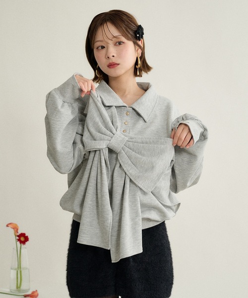 mideal(マイディール)の「ribbon design glitter polo sweat / リボンデザイングリッターポロスウェット(スウェット・レディース・ブラック/ボルドー/グレー・FREE)」の1枚目の写真
