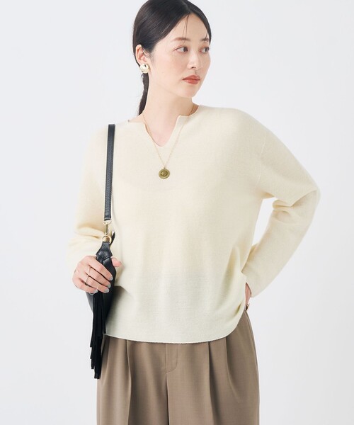 NOLLEY’S(ノーリーズ)の「ウォッシャブルカールカールキーネックプルオーバー(ニット/セーター・レディース・ピンク/オフホワイト/ネイビー/ロイヤルブルー・FREE)」の1枚目の写真