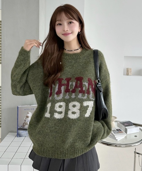 Ada.(エイダ)の「カレッジロゴ モヘアライク クルーネック オーバーサイズ ニット(ニット/セーター・レディース・グレー/グリーン/アイボリー・FREE)」の3枚目の写真