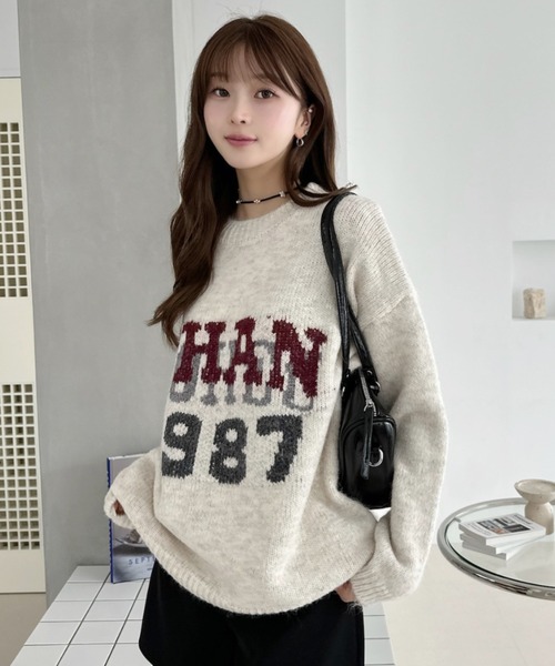 Ada.(エイダ)の「カレッジロゴ モヘアライク クルーネック オーバーサイズ ニット(ニット/セーター・レディース・グレー/グリーン/アイボリー・FREE)」の1枚目の写真