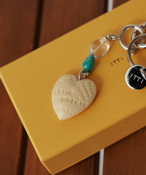 ITTI(イッチ)の「【ITTI / イッチ】Art by masasculp LUCKY CHARM II / HEART FEVE(キーホルダー・メンズ・ホワイト・FREE)」の6枚目の写真