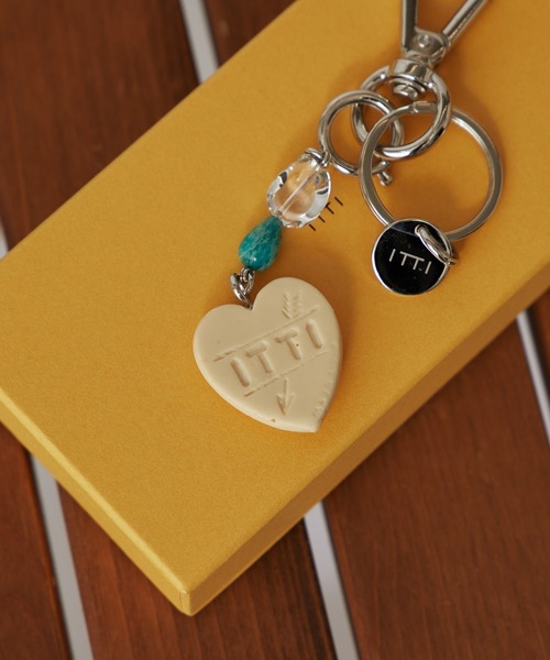 ITTI(イッチ)の「【ITTI / イッチ】Art by masasculp LUCKY CHARM II / HEART FEVE(キーホルダー・メンズ・ホワイト・FREE)」の3枚目の写真