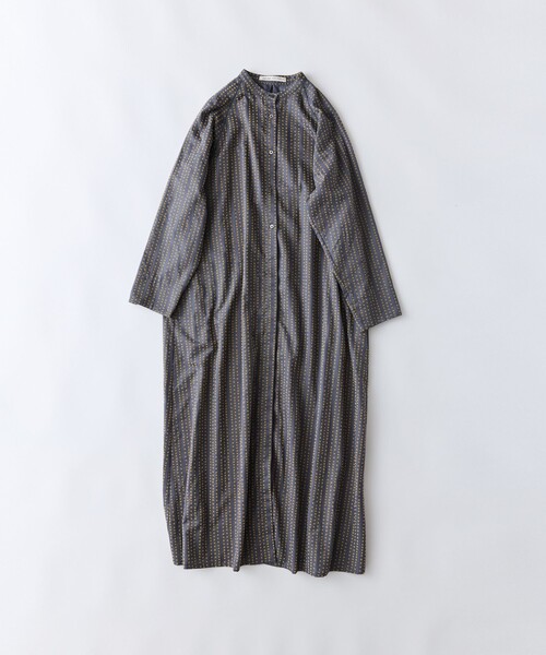 conges payes ADIEU TRISTESSE(コンジェ ペイエ アデュートリステス)の「ラインドットフロッキープリントワンピース(ワンピース・レディース・ブラック/チャコールグレー・38)」の1枚目の写真