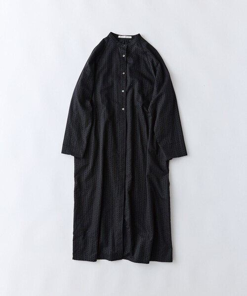 conges payes ADIEU TRISTESSE(コンジェ ペイエ アデュートリステス)の「ラインドットフロッキープリントワンピース(ワンピース・レディース・ブラック/チャコールグレー・38)」の2枚目の写真