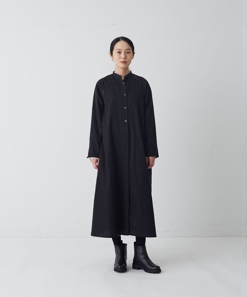 conges payes ADIEU TRISTESSE(コンジェ ペイエ アデュートリステス)の「ラインドットフロッキープリントワンピース(ワンピース・レディース・ブラック/チャコールグレー・38)」の3枚目の写真