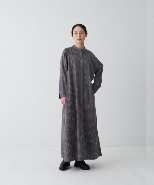 conges payes ADIEU TRISTESSE(コンジェ ペイエ アデュートリステス)の「ラインドットフロッキープリントワンピース(ワンピース・レディース・ブラック/チャコールグレー・38)」の4枚目の写真
