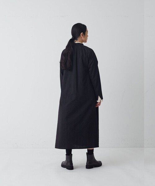 conges payes ADIEU TRISTESSE(コンジェ ペイエ アデュートリステス)の「ラインドットフロッキープリントワンピース(ワンピース・レディース・ブラック/チャコールグレー・38)」の7枚目の写真