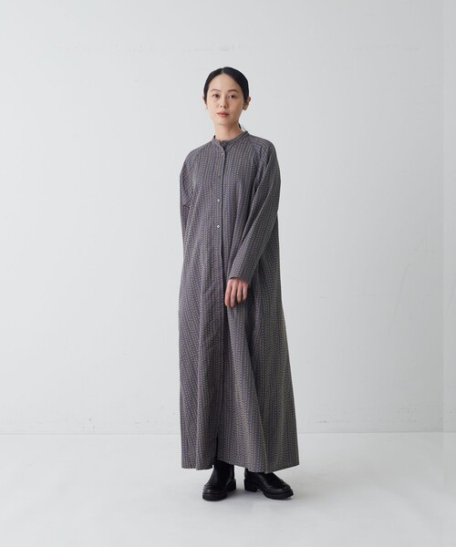 conges payes ADIEU TRISTESSE(コンジェ ペイエ アデュートリステス)の「ラインドットフロッキープリントワンピース(ワンピース・レディース・ブラック/チャコールグレー・38)」の8枚目の写真