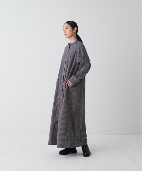 conges payes ADIEU TRISTESSE(コンジェ ペイエ アデュートリステス)の「ラインドットフロッキープリントワンピース(ワンピース・レディース・ブラック/チャコールグレー・38)」の9枚目の写真