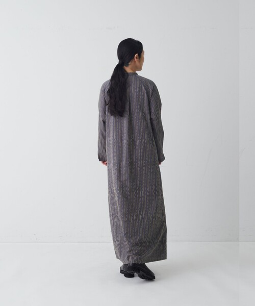 conges payes ADIEU TRISTESSE(コンジェ ペイエ アデュートリステス)の「ラインドットフロッキープリントワンピース(ワンピース・レディース・ブラック/チャコールグレー・38)」の10枚目の写真