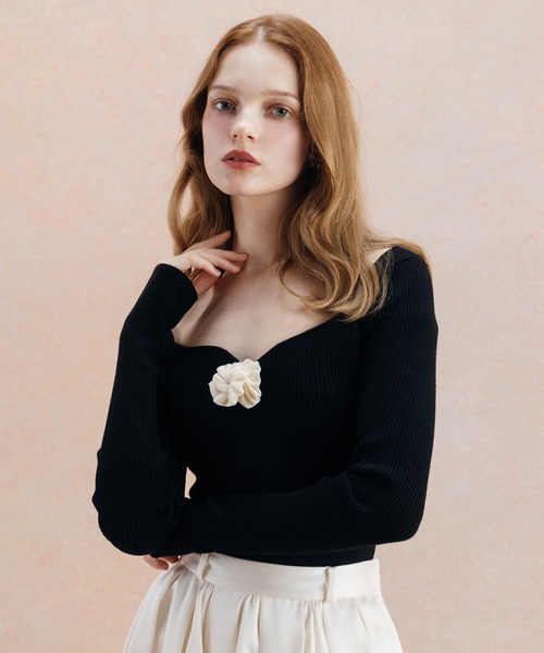 EIMY ISTOIRE(エイミーイストワール)の「ROSE RIB KNIT TOPS(ニット/セーター・レディース・ブラック/チャコールグレー/レッド/アイボリー・FREE)」の3枚目の写真
