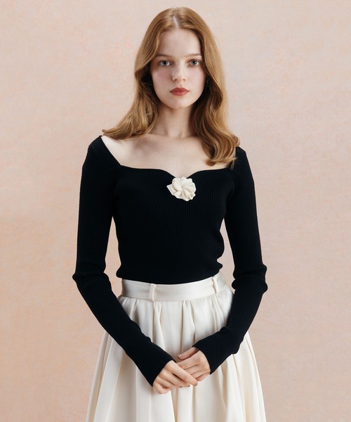 EIMY ISTOIRE(エイミーイストワール)の「ROSE RIB KNIT TOPS(ニット/セーター・レディース・ブラック/チャコールグレー/レッド/アイボリー・FREE)」の5枚目の写真