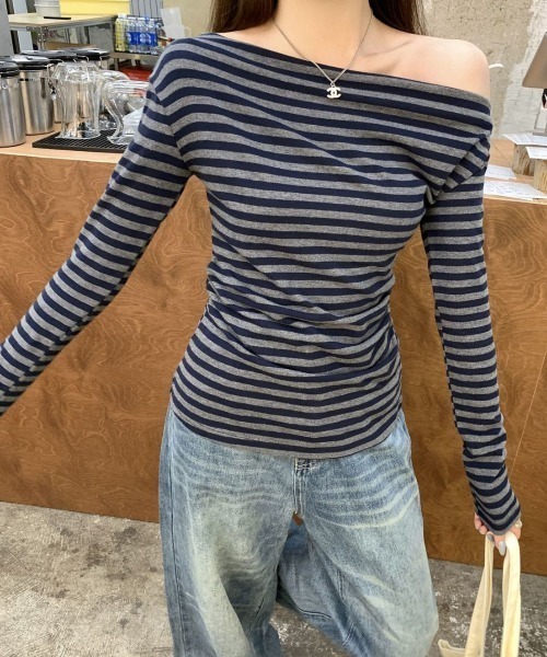 Vipoa(ヴィポア)の「'striped one-shoulder(Tシャツ/カットソー・レディース・グレー・FREE)」の2枚目の写真