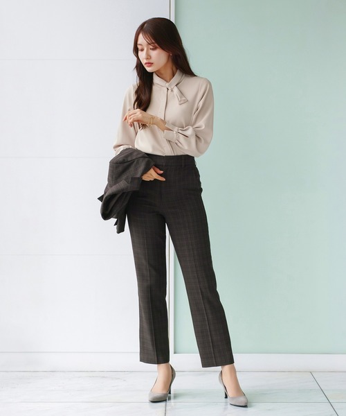 WHITE JOOLA（ホワイトジョーラ）の「【 通勤・セレモニー 】 アシメカラーボウタイブラウス（シャツ/ブラウス・レディース・サックスブルー/ホワイト/ベージュ・S/L/M）」の8枚目の写真