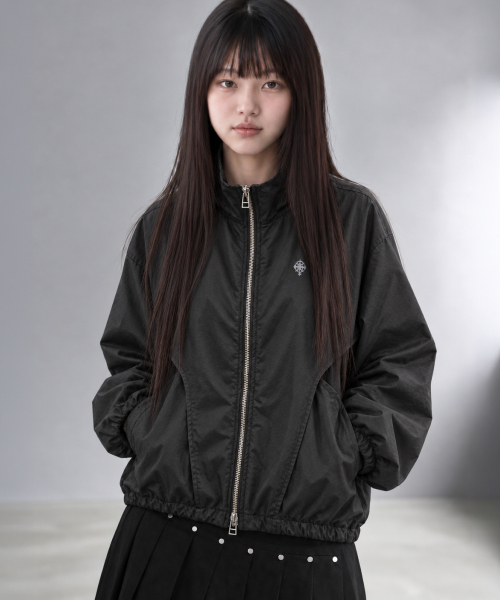 DAMISH（ダミシュ）の「カーブドポケット 2WAY ウインドブレーカー_ブラック（ナイロンジャケット・レディース・ブラック・OS）」の2枚目の写真