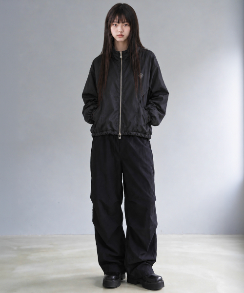 DAMISH（ダミシュ）の「カーブドポケット 2WAY ウインドブレーカー_ブラック（ナイロンジャケット・レディース・ブラック・OS）」の3枚目の写真
