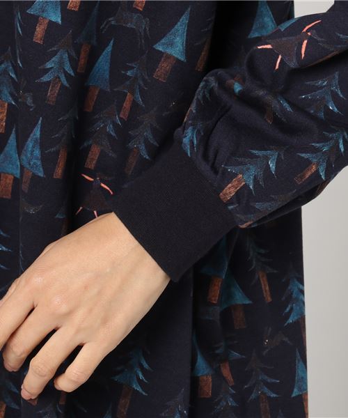 新品タグ付き　Ne-net Dance in the forestトップス Ne-net（ネネット）の「(S)Dance in the forest（Tシャツ