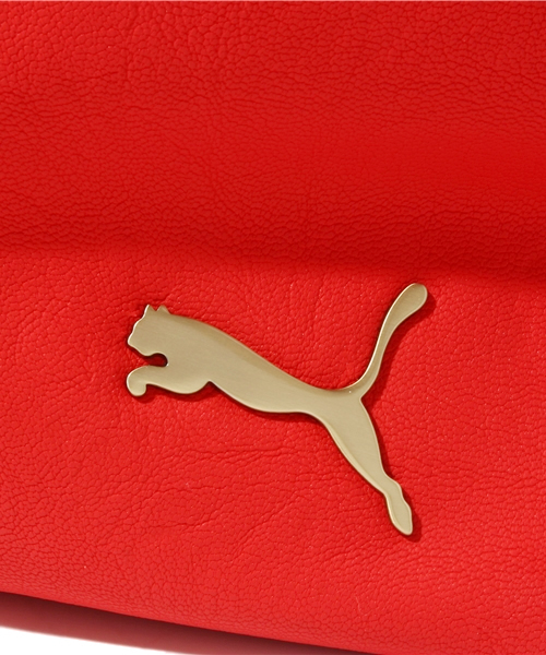 PUMA(プーマ)の「ウィークエンダー - フェラーリ(ボストンバッグ・メンズ・ブラック/レッド/ホワイト/ブラウン・フリー)」の10枚目の写真