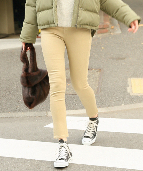 LOWRYS FARM（ローリーズファーム）の「カラースキニーパンツ 804599（その他パンツ・レディース・ブラウン/ベージュ/ブラック/ベージュ系その他・LARGE/X-SMALL/MEDIUM/SMALL）」の4枚目の写真