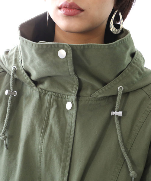 classicalelf（クラシカルエルフ）の「チノツイルマウンテンパーカー　フード付きミドル丈コットン無地ミリタリージャケット(ブルゾン)（マウンテンパーカー・レディース・ブラック/ベージュ/カーキ/カーキブラウン/サンドベージュ/ブラウン/ナチュラル・MEDIUM/LARGE/X-LARGE）」の13枚目の写真