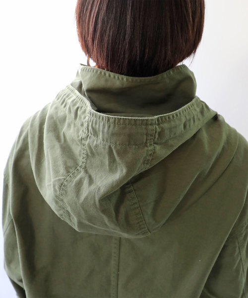 classicalelf（クラシカルエルフ）の「チノツイルマウンテンパーカー　フード付きミドル丈コットン無地ミリタリージャケット(ブルゾン)（マウンテンパーカー・レディース・ブラック/ベージュ/カーキ/カーキブラウン/サンドベージュ/ブラウン/ナチュラル・MEDIUM/LARGE/X-LARGE）」の14枚目の写真