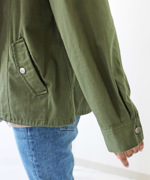 classicalelf（クラシカルエルフ）の「チノツイルマウンテンパーカー　フード付きミドル丈コットン無地ミリタリージャケット(ブルゾン)（マウンテンパーカー・レディース・ブラック/ベージュ/カーキ/カーキブラウン/サンドベージュ/ブラウン/ナチュラル・MEDIUM/LARGE/X-LARGE）」の15枚目の写真