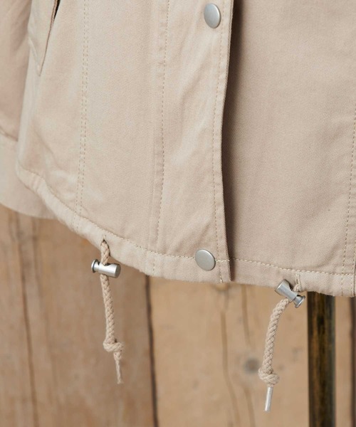 classicalelf（クラシカルエルフ）の「チノツイルマウンテンパーカー　フード付きミドル丈コットン無地ミリタリージャケット(ブルゾン)（マウンテンパーカー・レディース・ブラック/ベージュ/カーキ/カーキブラウン/サンドベージュ/ブラウン/ナチュラル・MEDIUM/LARGE/X-LARGE）」の8枚目の写真