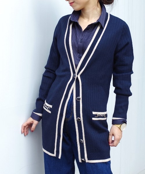 NARACAMICIE（ナラカミーチェ）の「ビット付ミドル丈リブVカーディガン（カーディガン/ボレロ・レディース・ブラック/ネイビー/グレー・MEDIUM/LARGE）」の3枚目の写真