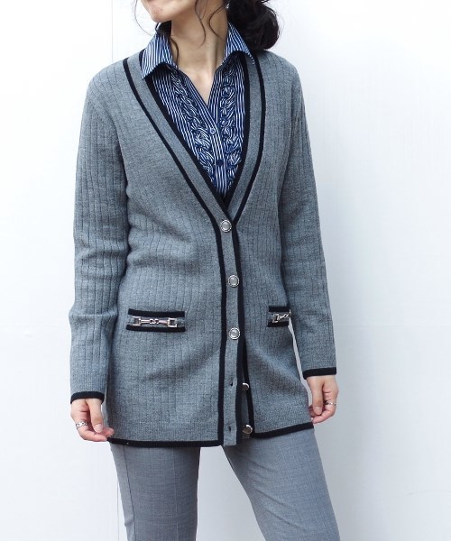 NARACAMICIE（ナラカミーチェ）の「ビット付ミドル丈リブVカーディガン（カーディガン/ボレロ・レディース・ブラック/ネイビー/グレー・MEDIUM/LARGE）」の4枚目の写真