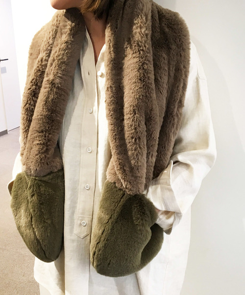 Divinique（ディビニーク）の「BANDITS エコファー マフラー（ストール/ショール・レディース・ベージュ/カーキ・FREE）」の2枚目の写真