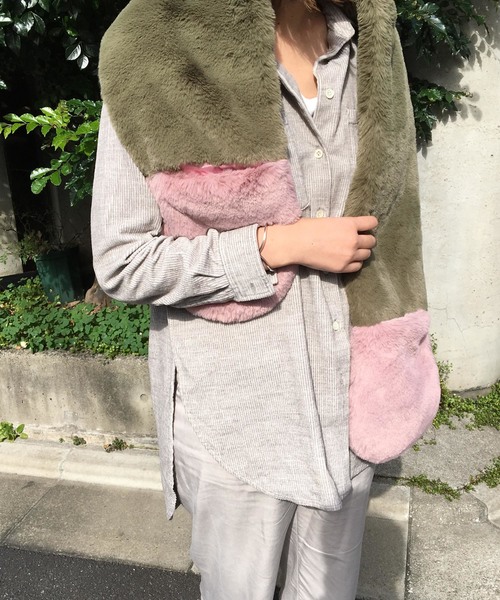 Divinique（ディビニーク）の「BANDITS エコファー マフラー（ストール/ショール・レディース・ベージュ/カーキ・FREE）」の4枚目の写真