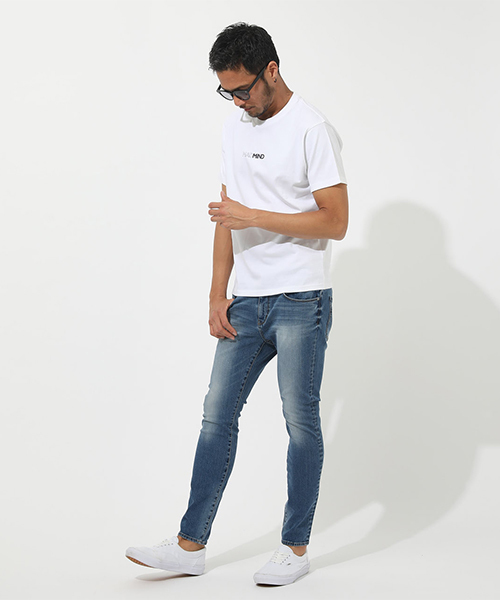 AZUL by moussy（アズールバイマウジー）の「A PERFECT DENIM / Aパーフェクトデニム（デニムパンツ・メンズ・ライトブルー/ブルー・SMALL/LARGE/MEDIUM）」の4枚目の写真