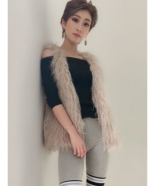 GYDA（ジェイダ）の「フェイクファーベスト（ベスト・レディース・ベージュ/オフホワイト/その他1・FREE）」の2枚目の写真