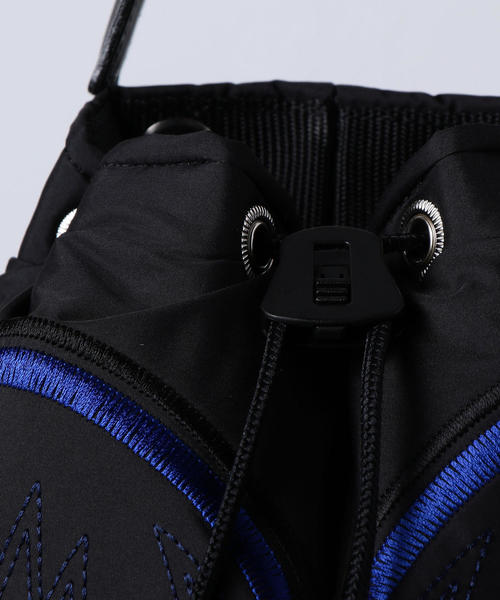 TOGA PULLA（トーガ　プルラ）の「＜TOGA PULLA（トーガ プルラ）＞ OUTDOOR PRODUCTS ドローストリングバッグ ■■■（ショルダーバッグ・レディース・ネイビー/ブラック・FREE）」の9枚目の写真